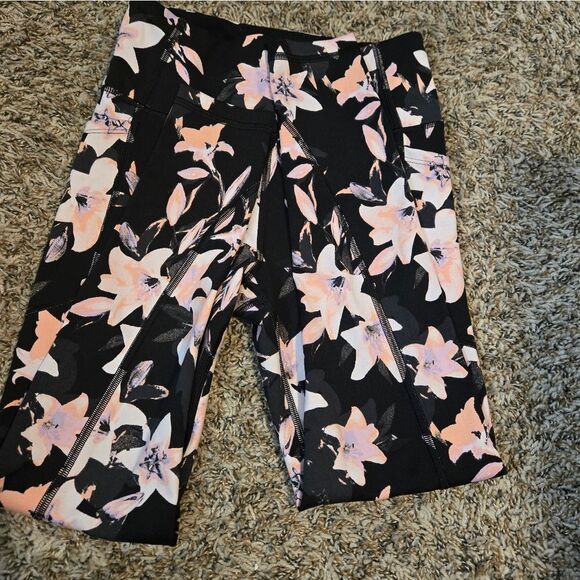 Victoria's Secret Black and Pink Floral Leggings - Picture 2 of 6